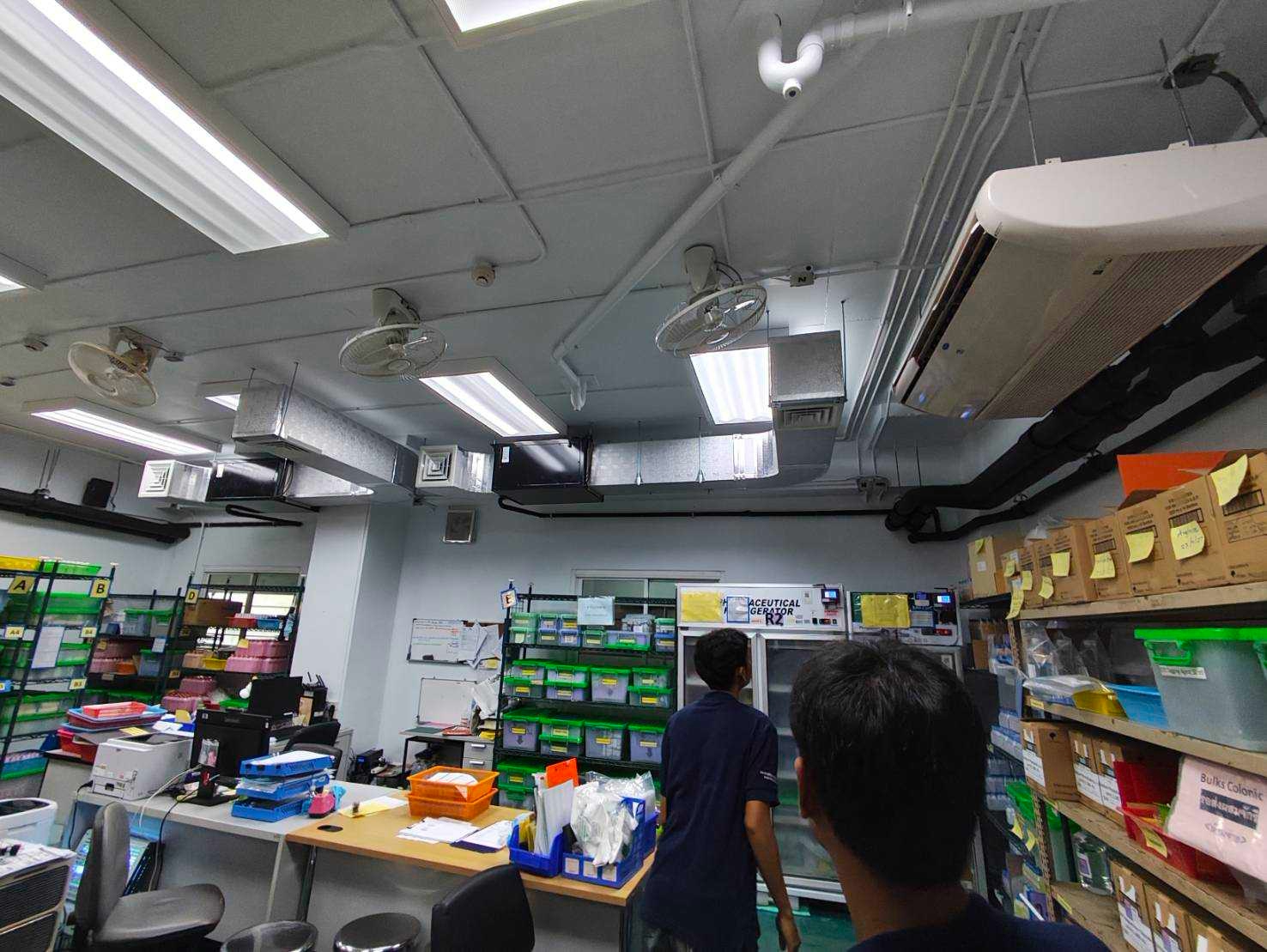 DRYER-D มีประสบการณ์ในการติดตั้งระบบควบคุมความชื้นสำหรับพื้นที่จัดเก็บที่ต้องควบคุมสภาพแวดล้อม โดยมีผลงานใน ห้องเก็บยาและพื้นที่จัดเก็บภายในสถานพยาบาล
